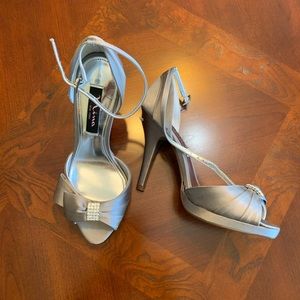 NWT Nina satin pumps size 5.5